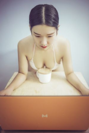 春潮漫烂海棠红_完整版在线观看